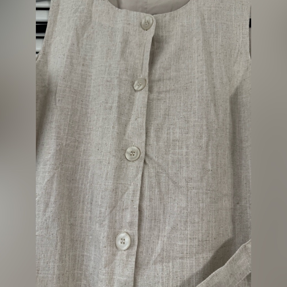 Button-Down Vest with Pockets - Picture 5 of 6
